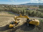 Large Excavator 74 Ton